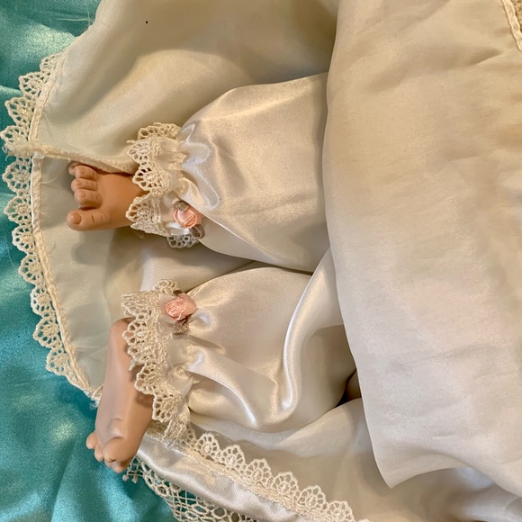 VINTAGE HEAVENLY CHRISTENING DOLL - Picture 4 of 8